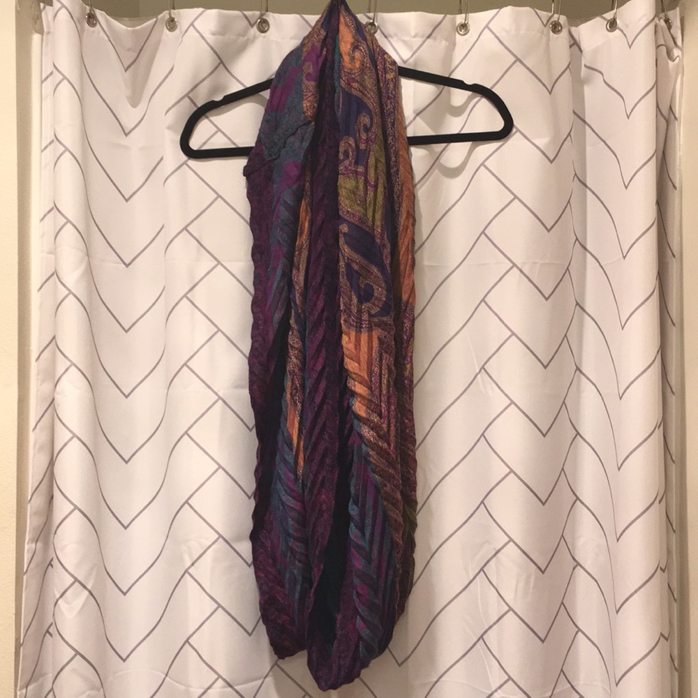 Gorgeous peacock-esque inifinity scarf